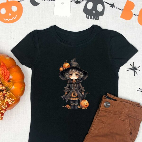 Svart t-shirt med Halloween Girl DTF Transfer på. Bilden används som inspiration till design